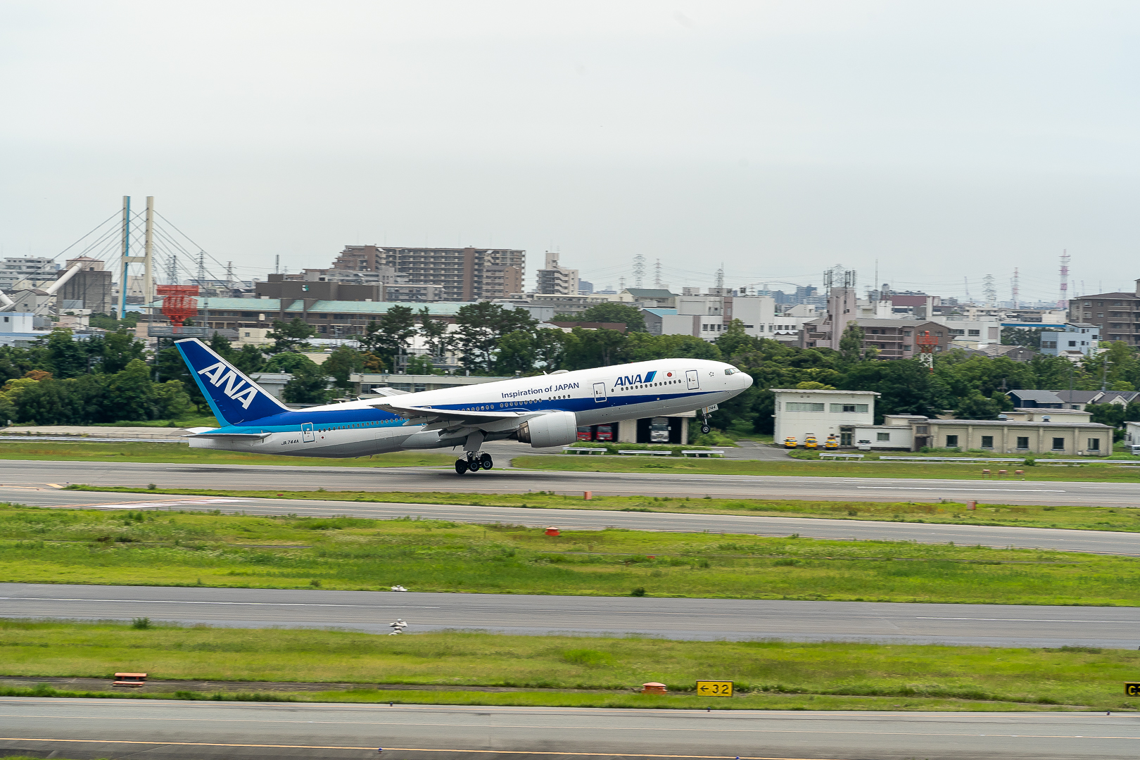 全日空波音777-281ER